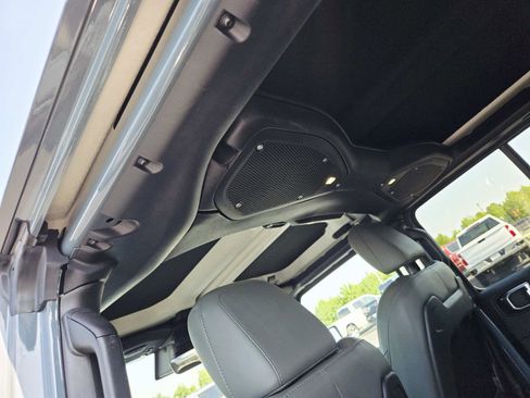 Used 2024 Jeep Gladiator Mojave AWD/4WD image 14