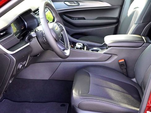 New 2025 Jeep Grand Cherokee Laredo X w/ Luxury Tech Group I image 8