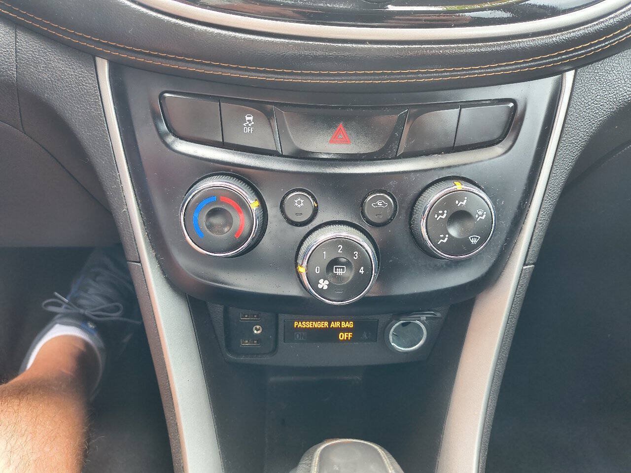 Used 2019 Chevrolet Trax LS FWD image 25