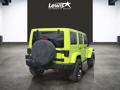 Used 2016 Jeep Wrangler Unlimited Rubicon w/ Connectivity Group AWD/4WD image 4