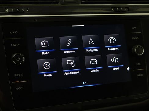 Certified 2024 Volkswagen Tiguan SE w/ Panoramic Sunroof Package AWD/4WD image 46