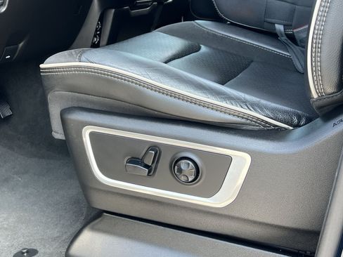 Used 2020 RAM 1500 Laramie AWD/4WD image 13