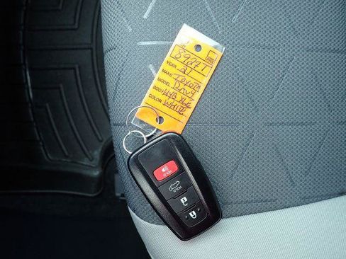 Certified 2021 Toyota RAV4 XLE w/ Convenience Package AWD/4WD image 30