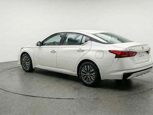 Used 2025 Nissan Altima 2.5 SV image 6