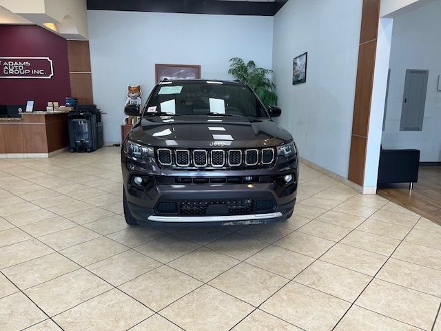 Used 2023 Jeep Compass Limited AWD/4WD image 5