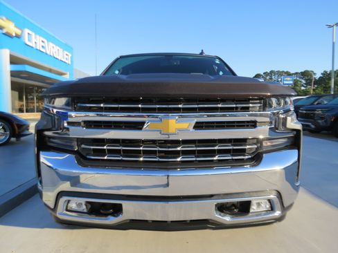 Certified 2019 Chevrolet Silverado 1500 LTZ w/ LTZ Convenience Package AWD/4WD image 7