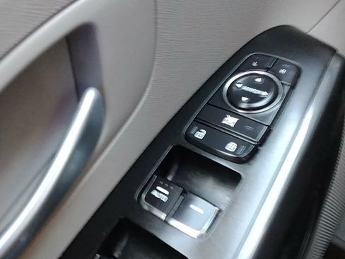 Used 2020 Kia Sedona LX FWD image 29