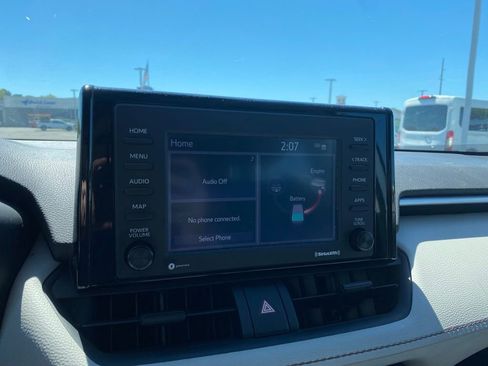 Used 2022 Toyota RAV4 XLE image 19