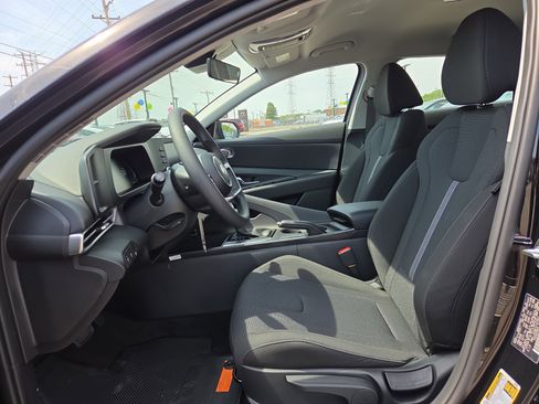 New 2026 Hyundai Elantra SE FWD image 5