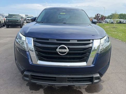Used 2022 Nissan Pathfinder SV FWD image 3