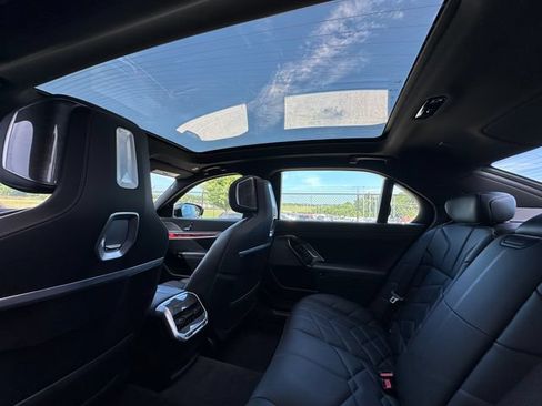 Used 2023 BMW 740i w/ Parking Assistance Package RWD image 27