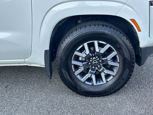 Used 2022 Nissan Frontier SV image 12