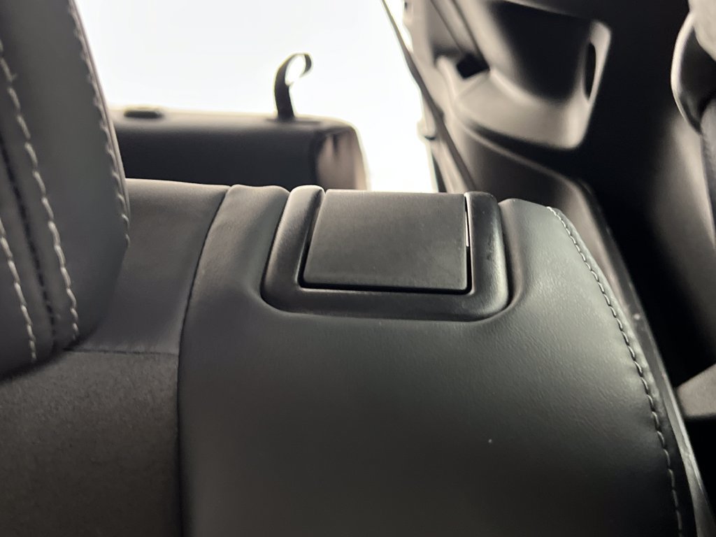 Used 2025 Mitsubishi Outlander SE FWD image 19