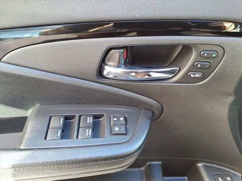 Used 2019 Honda Pilot Touring image 11