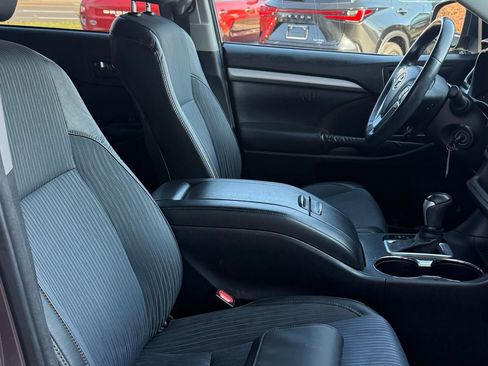 Used 2015 Toyota Highlander LE image 6