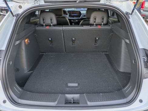 Used 2025 Chevrolet Trax RS w/ Driver Confidence Package image 7