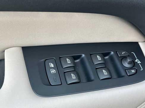 Certified 2026 Volvo XC60 B5 Plus AWD/4WD image 11