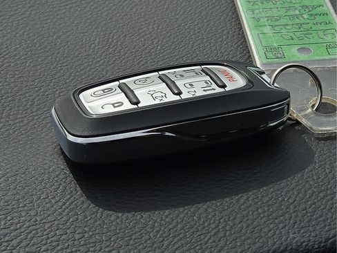 Used 2022 Chrysler Pacifica Touring-L FWD image 16