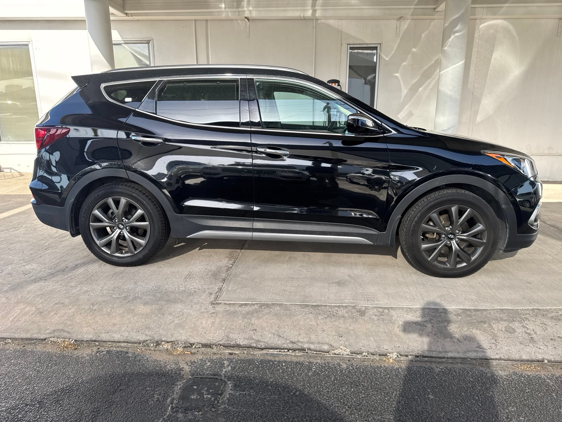 Used 2017 Hyundai Santa Fe Sport FWD image 4