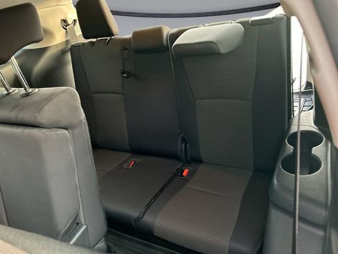 Used 2021 Toyota Highlander LE FWD image 30