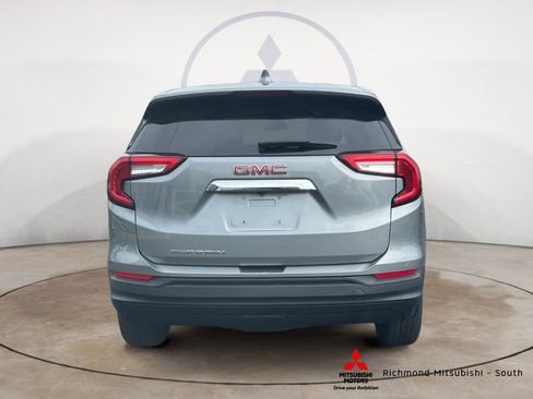 Used 2023 GMC Terrain SLE w/ LPO, Floor Liner Package FWD image 4