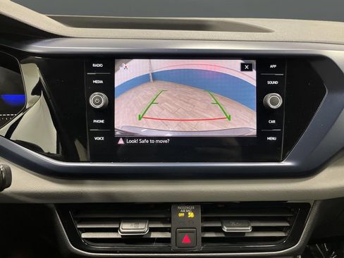 Used 2023 Volkswagen Taos SE w/ Black Wheel Package image 9