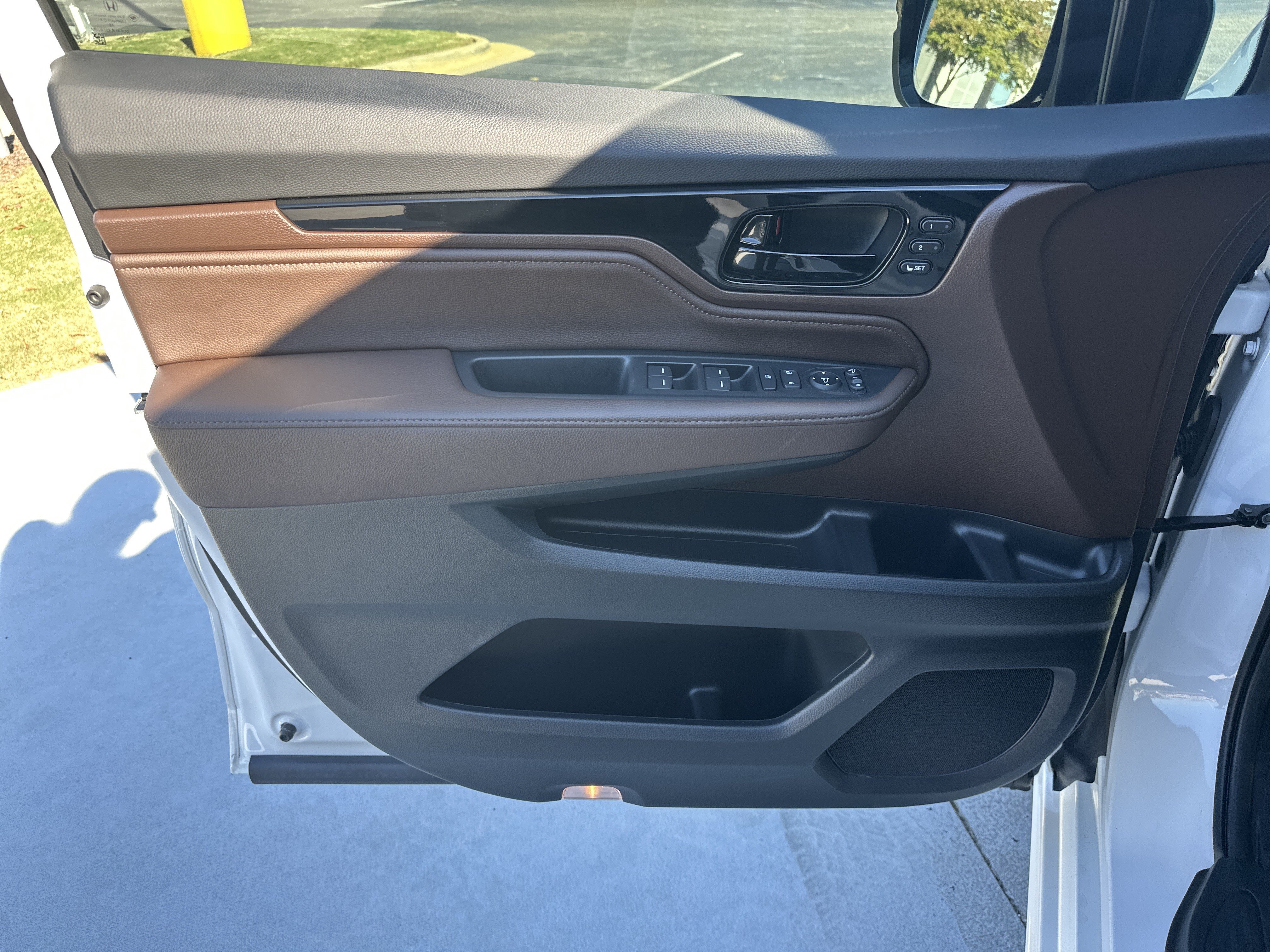 Used 2025 Honda Odyssey Elite image 14