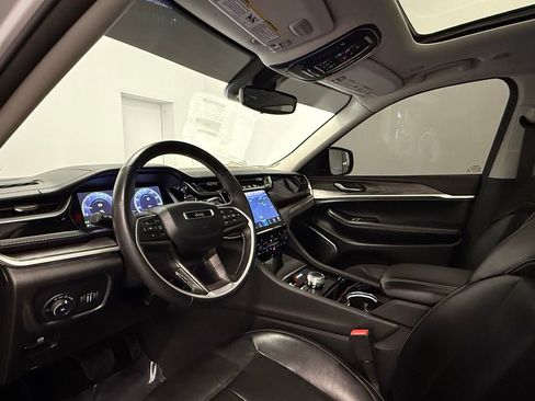 Used 2022 Jeep Grand Cherokee L Limited w/ Black Appearance Package image 18