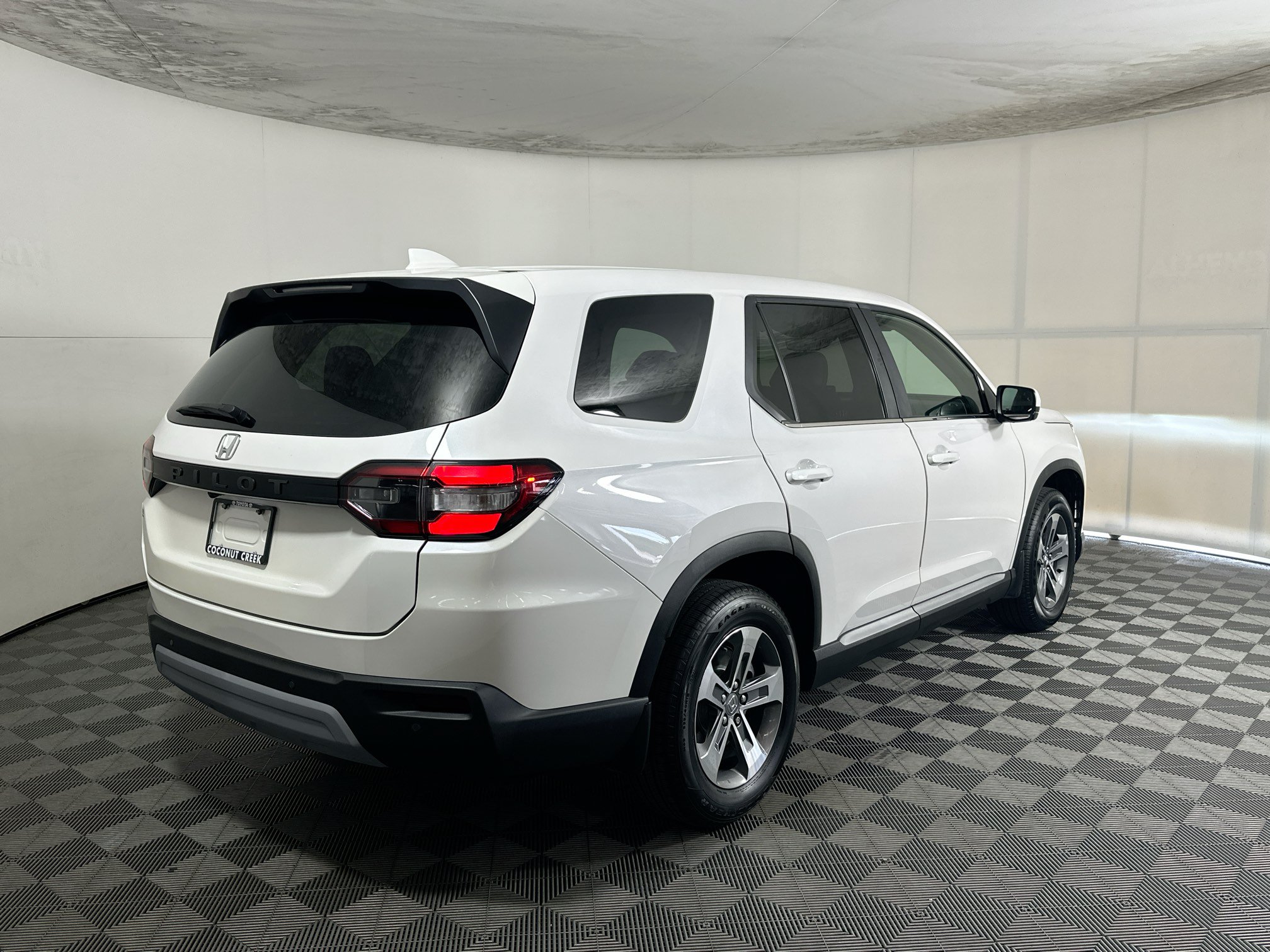 Used 2023 Honda Pilot EX-L image 3