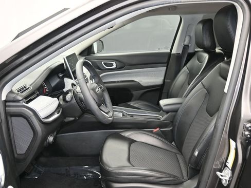 Used 2022 Jeep Compass Latitude w/ Sun and Sound Group image 13