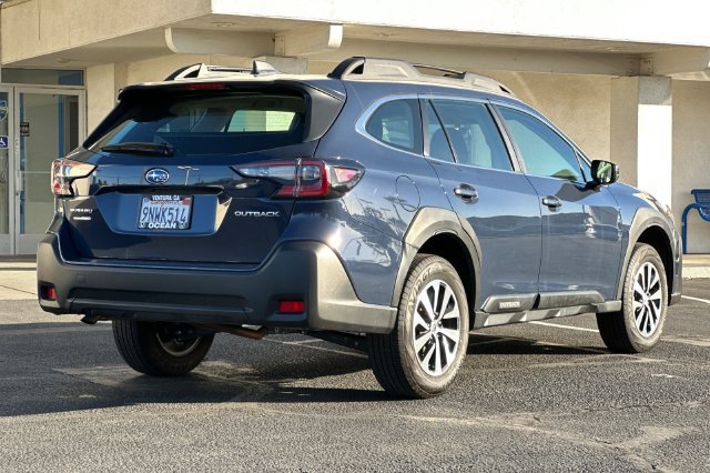Used 2025 Subaru Outback AWD/4WD image 4