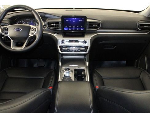 Used 2021 Ford Explorer XLT w/ Equipment Group 202A image 32