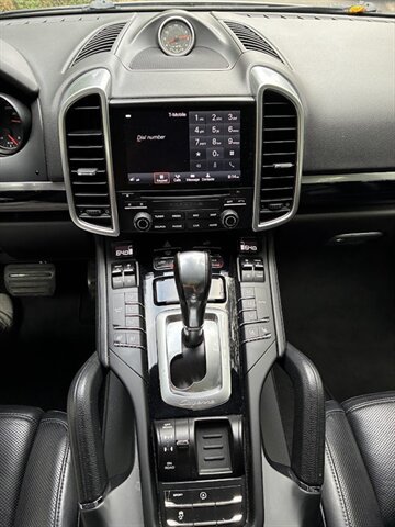 Used 2017 Porsche Cayenne AWD/4WD image 4