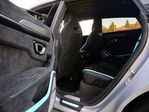 Used 2024 Lamborghini Urus Performante image 32