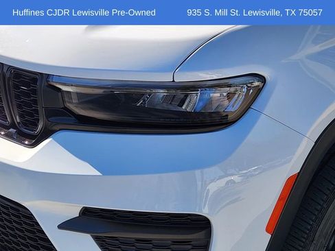 Used 2023 Jeep Grand Cherokee Altitude image 8