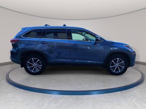 Used 2019 Toyota Highlander XLE AWD/4WD image 5