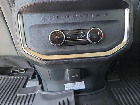 New 2026 Ford Expedition Active image 12