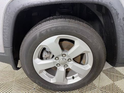 Used 2021 Jeep Compass Latitude FWD image 5