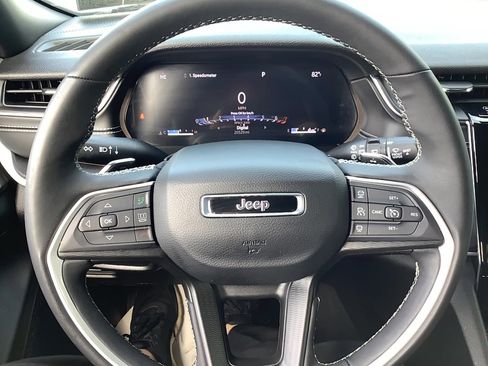 Certified 2024 Jeep Grand Cherokee Altitude image 11