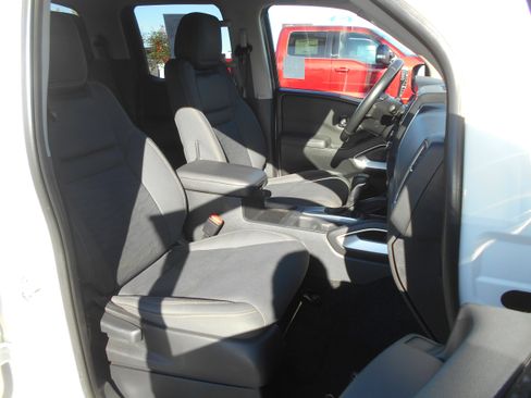 Used 2023 Nissan Frontier SV w/ Technology Package image 7