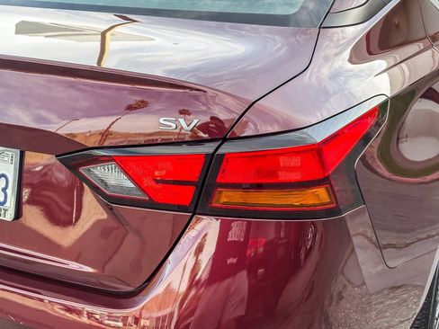 Used 2024 Nissan Altima 2.5 SV image 8