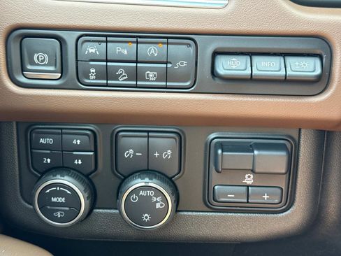 Used 2022 Chevrolet Tahoe High Country image 12