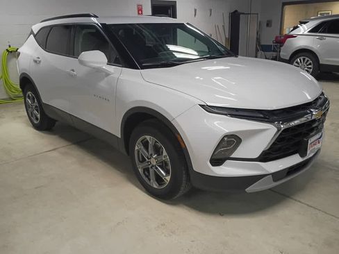 Certified 2025 Chevrolet Blazer LT w/ Convenience Package image 4