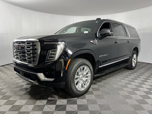 Used 2025 GMC Yukon XL Denali image 3