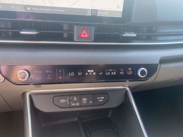 New 2026 Kia Carnival EX FWD image 17
