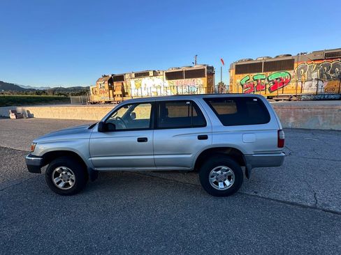 Used 2000 Toyota 4Runner 2WD image 3