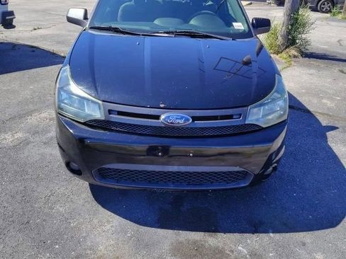 Used 2010 Ford Focus SE FWD image 1