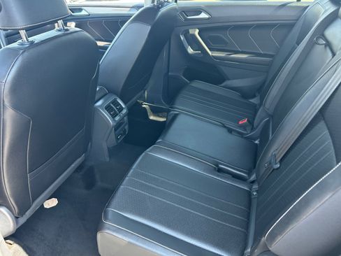Certified 2022 Volkswagen Tiguan SE FWD image 17