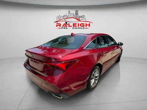 Used 2019 Toyota Avalon XLE w/ Moonroof Package image 8