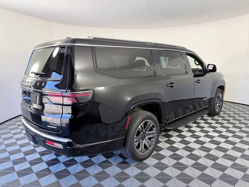 Used 2024 Jeep Wagoneer L Series II image 6